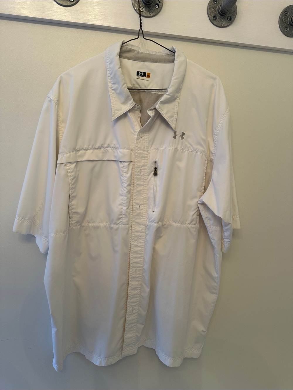 Under Armour White Short-Sleeve Lightweight Shirt Loose Fit